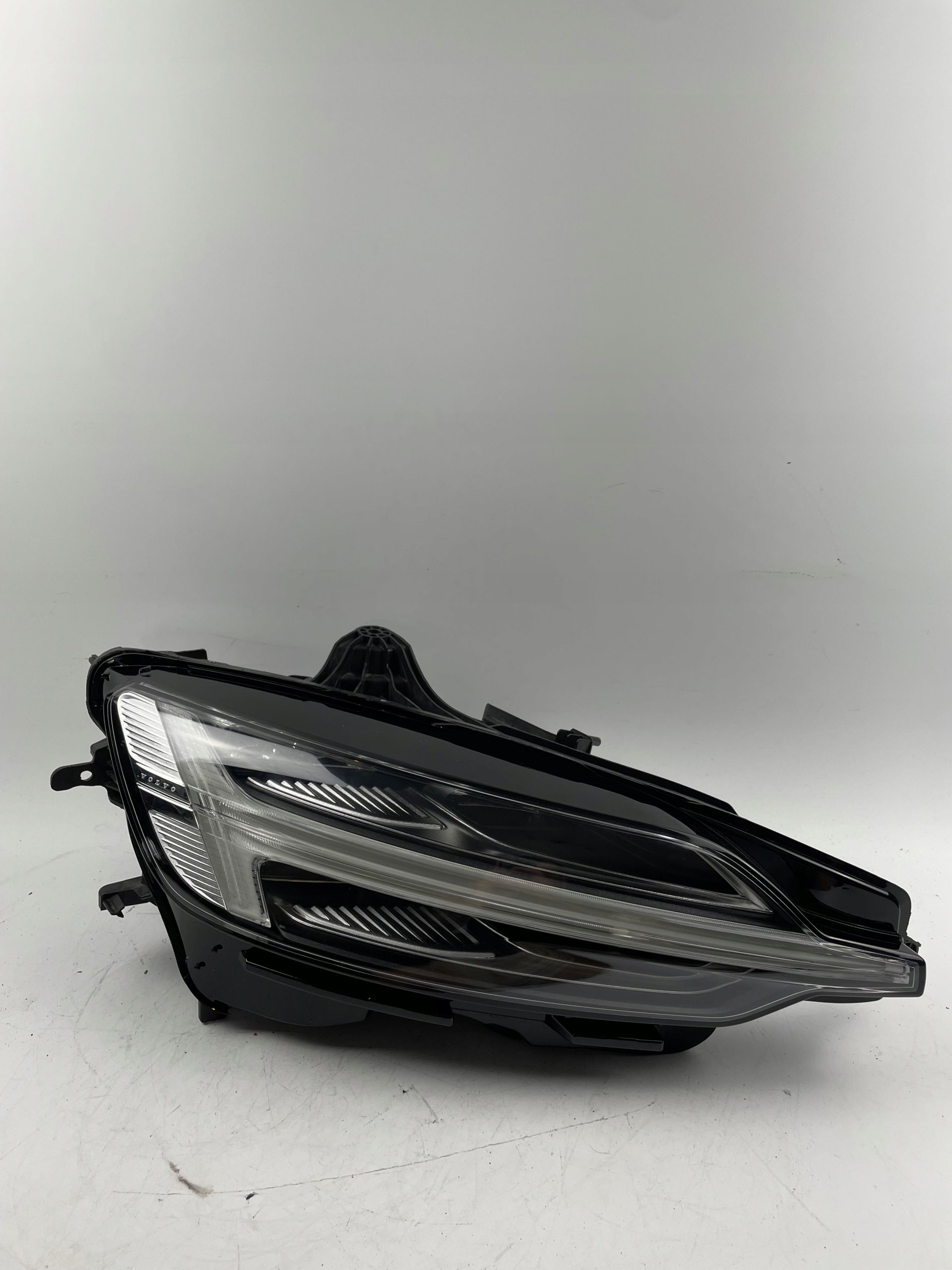 Lampa przednia prawa  VOLVO S60 V60 Full led 18r-