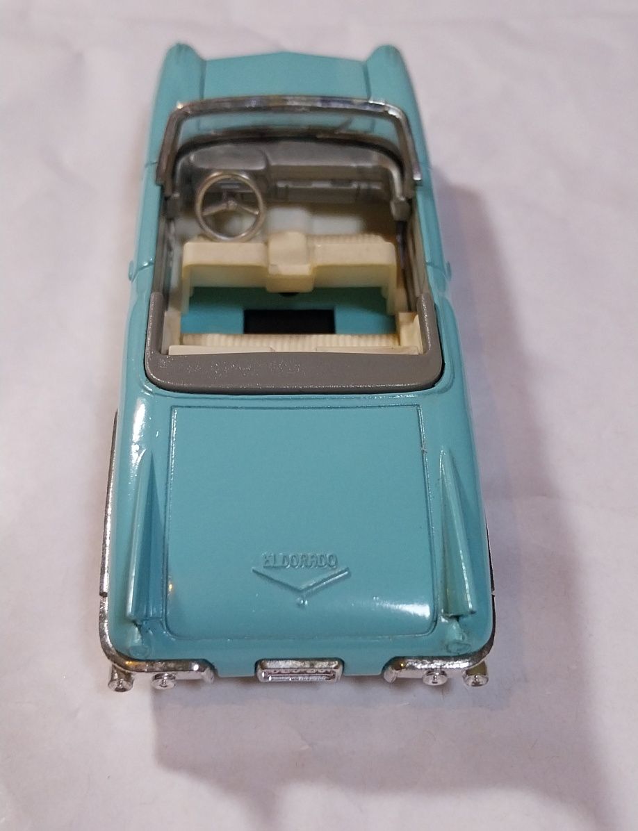 Miniatura Cadillac Eldorado em escala 1/43