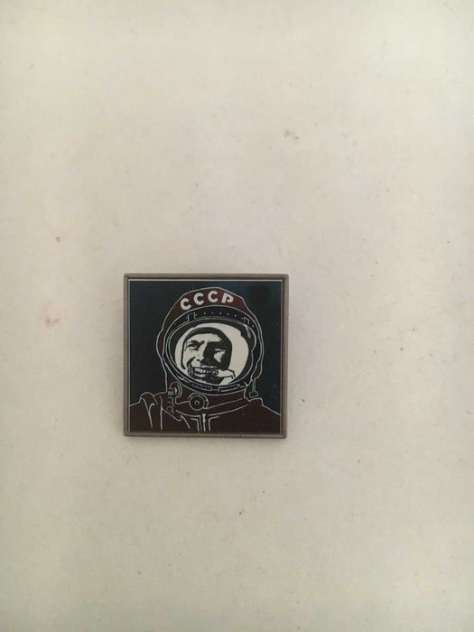 Продам значки космонавтов