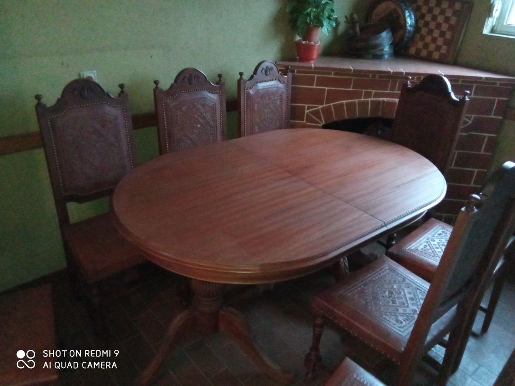 Mesa de sala com cadeiras