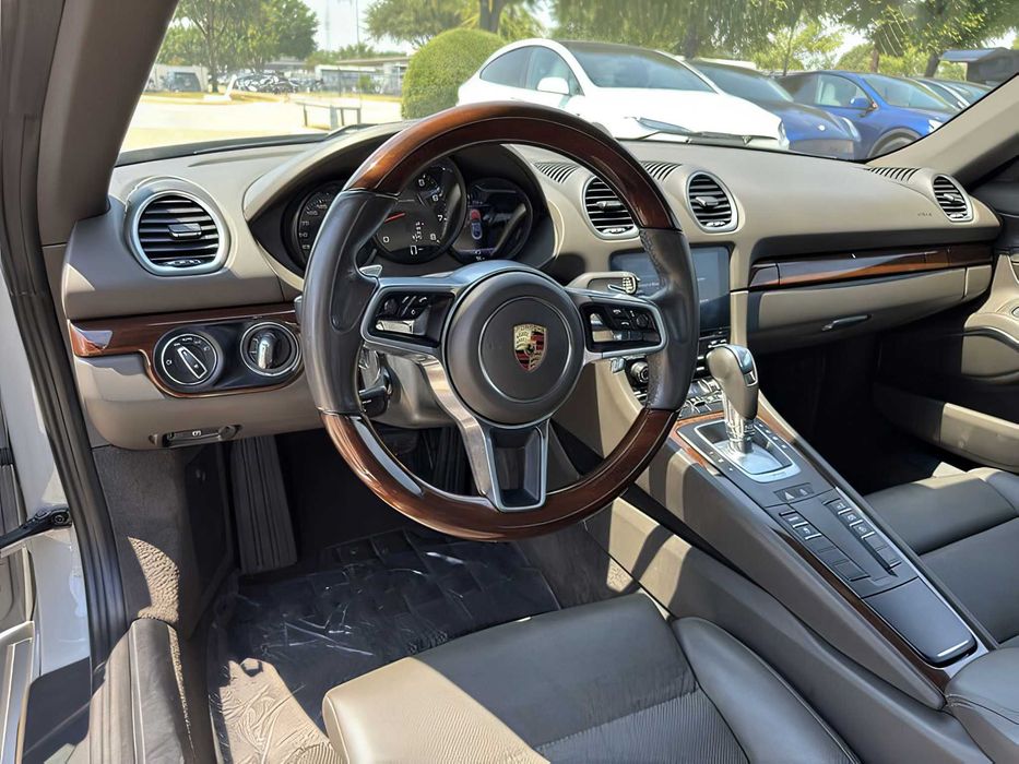 Porsche 718 Cayman      2019