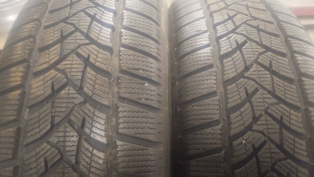 215.60.17 Dunlop winter sport 5 100v  8 mm