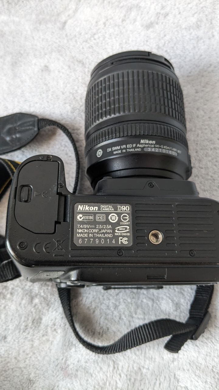 Цифровий фотоапарат Nikon D90 - повний комплект
