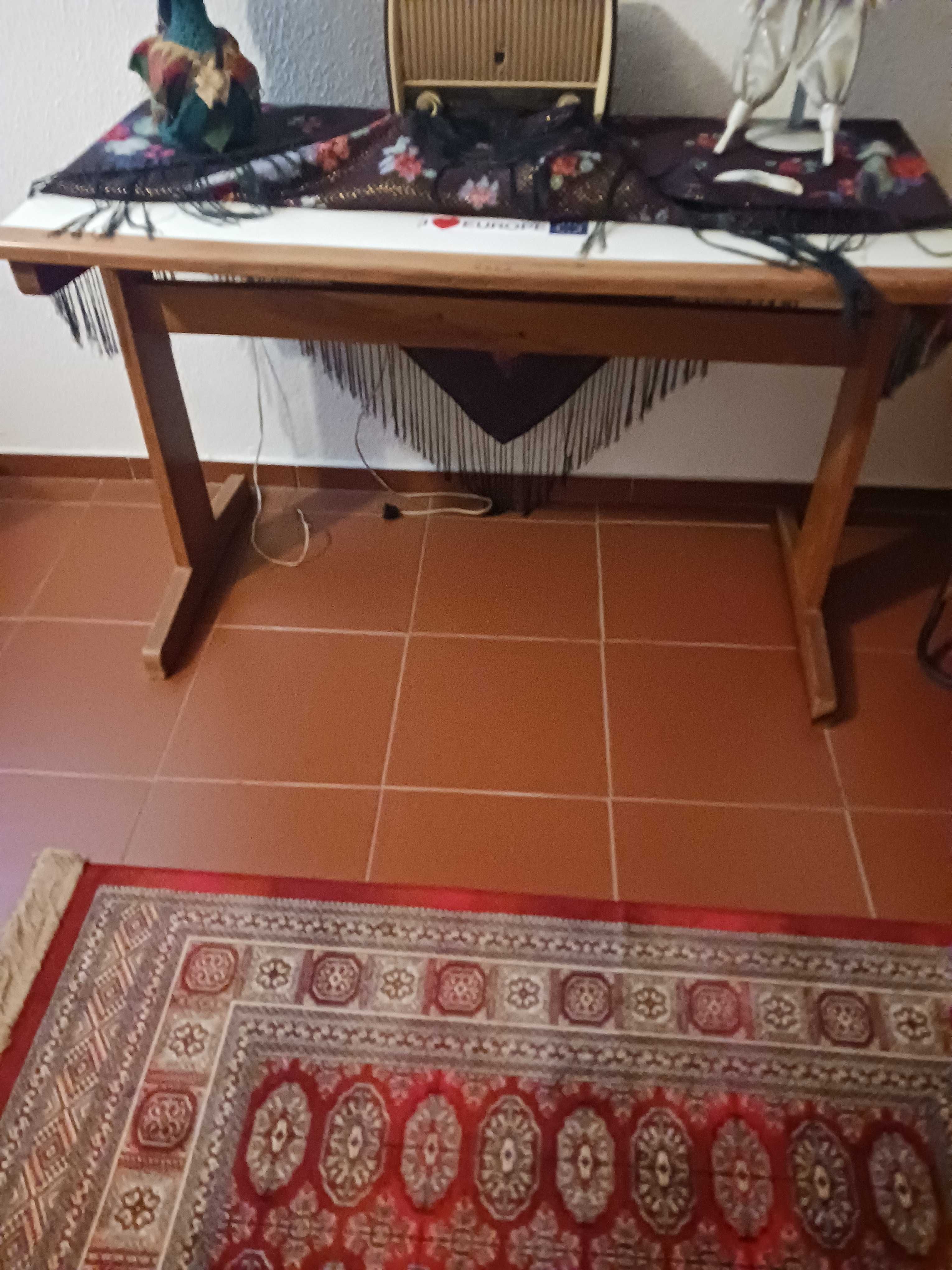 Secretária bom estado
