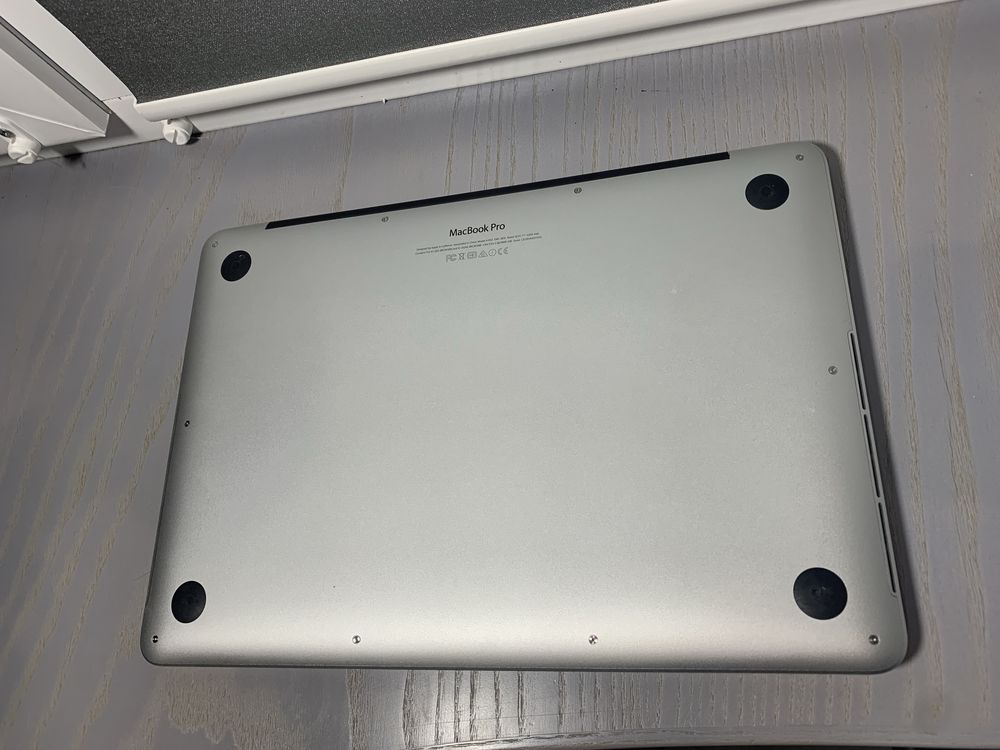 Macbook Pro 13 2015 i5 | 8Gb | 256ssd 181 цикл ідеал