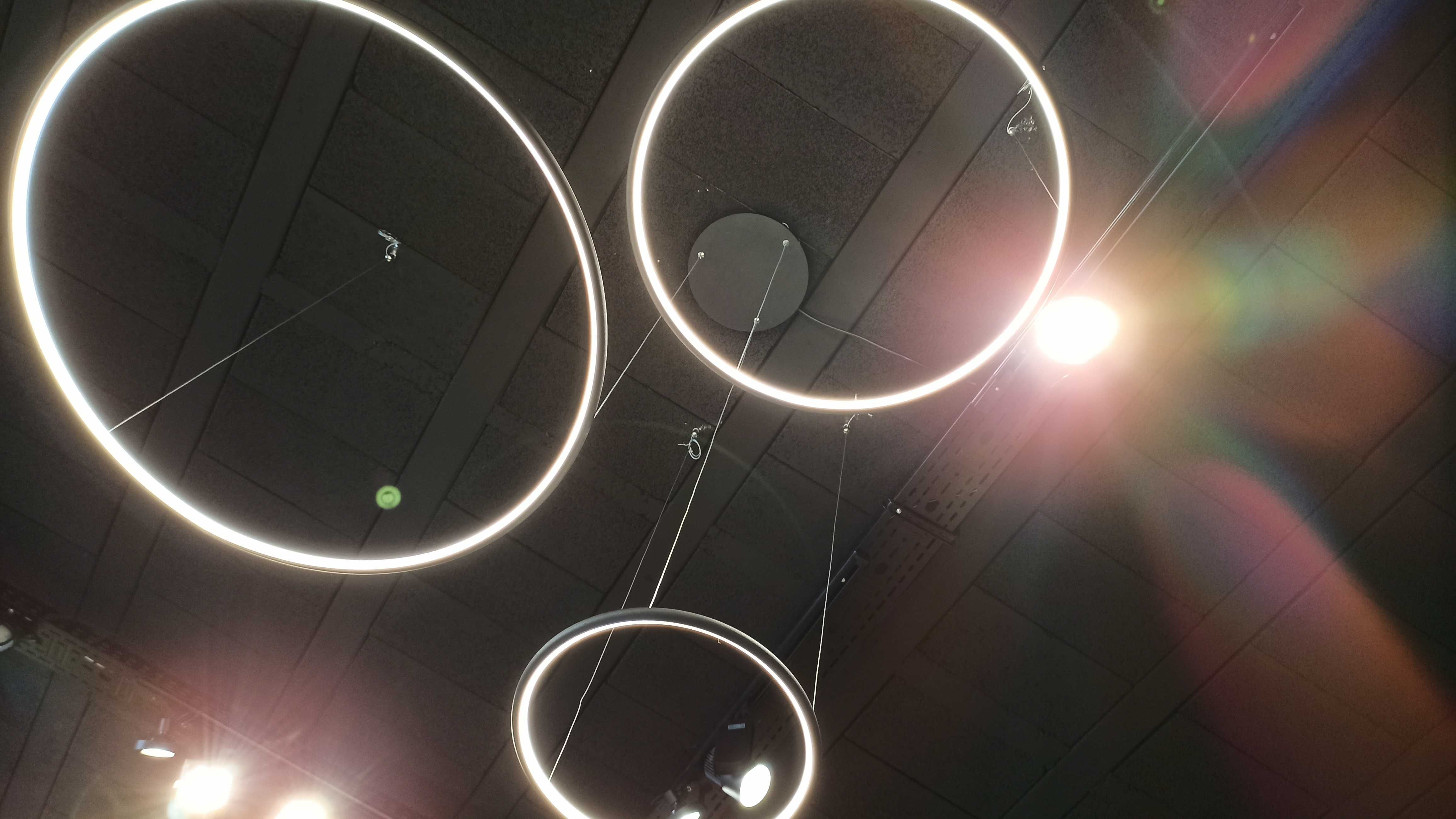 lampa wisząca ledowe okręgi Altavola z ekspozycji