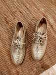 Vendo Sapatos em pele cor dourada
