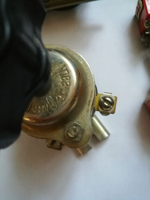 Тумблеры, переключатели.