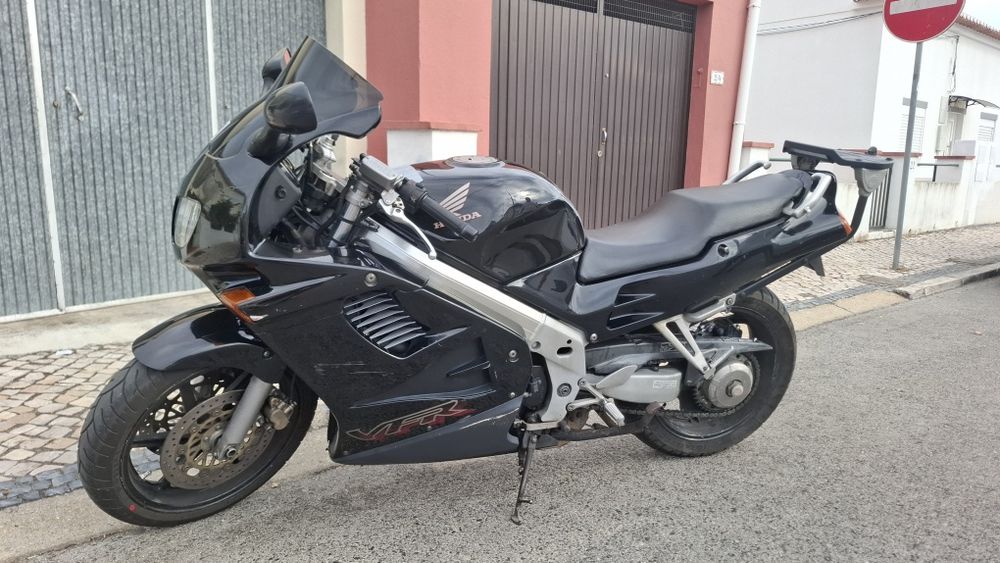Honda vfr 750 empecavel