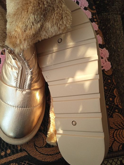 Зимові нові чобітки