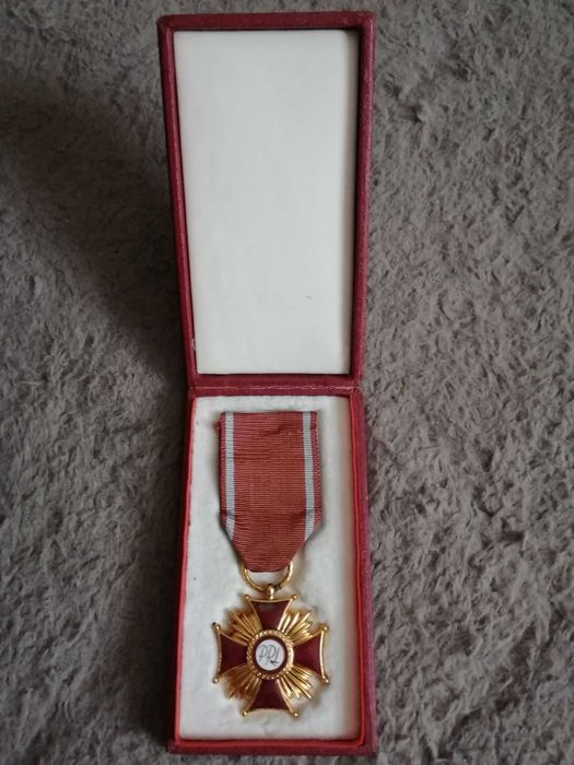 Odznaczenie, medal Złoty Krzyż Zasługi PRL + pudełko!