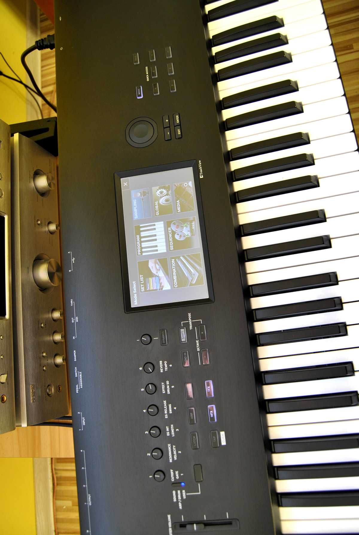 Syntezator Korg Nautilus 61. Prawie nowy.