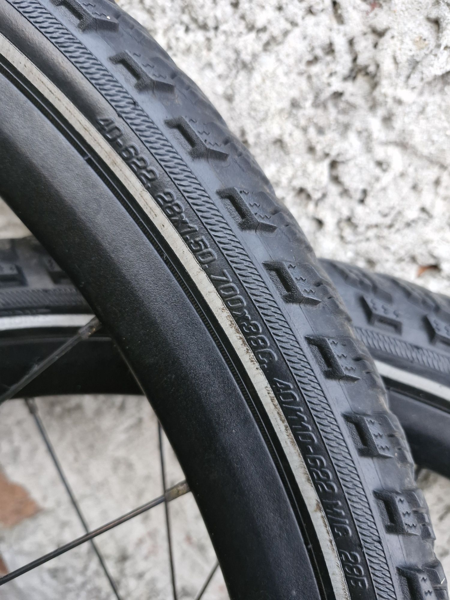 Koła 28" Shimano Schwalbe Komplet Tarcze Dynamo Trekking Gravel 28x1.5