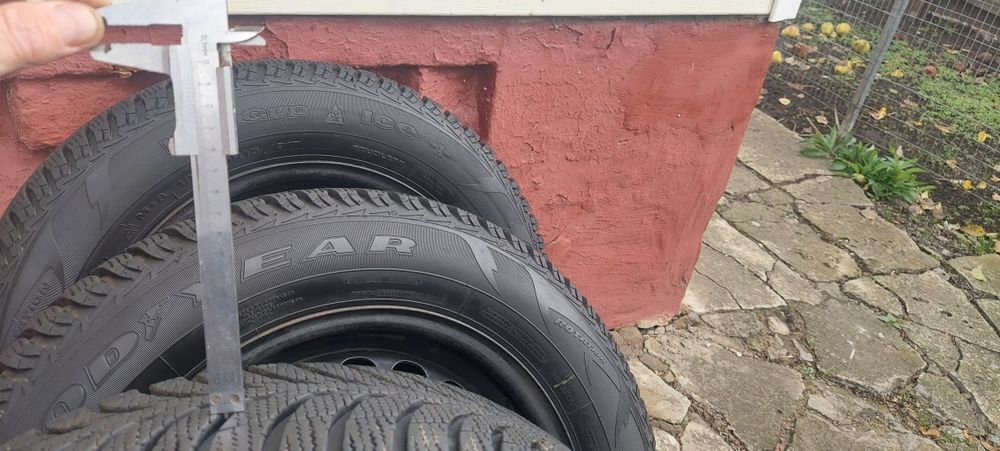 Резина Гудіер зимняя з дисками та ковпаками