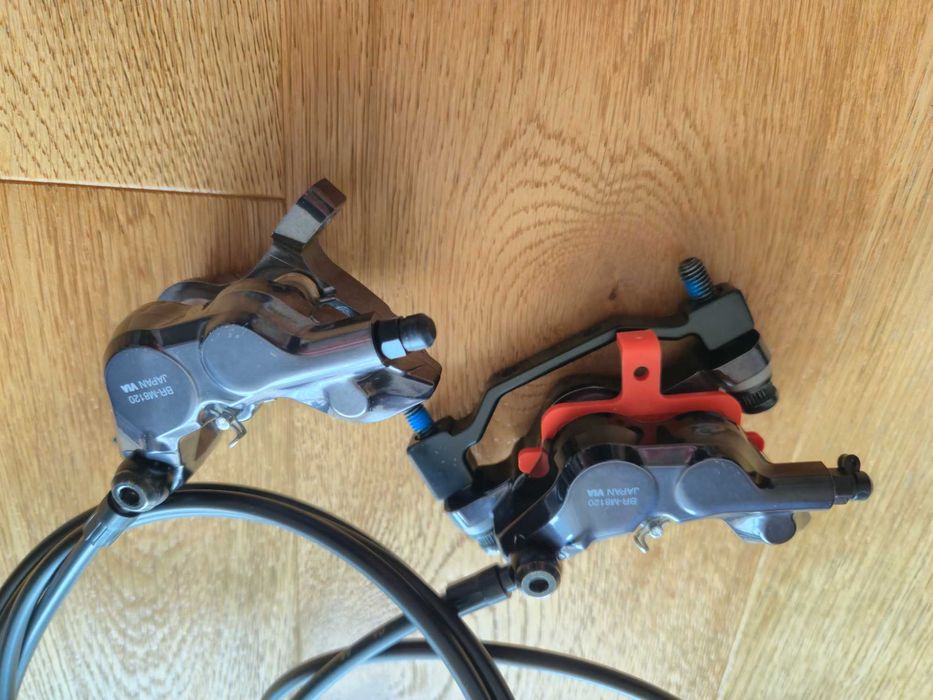 Hamulce 4 tłoczki Shimano Deore XT BL-M8100 / BR-M8120 metaliczne