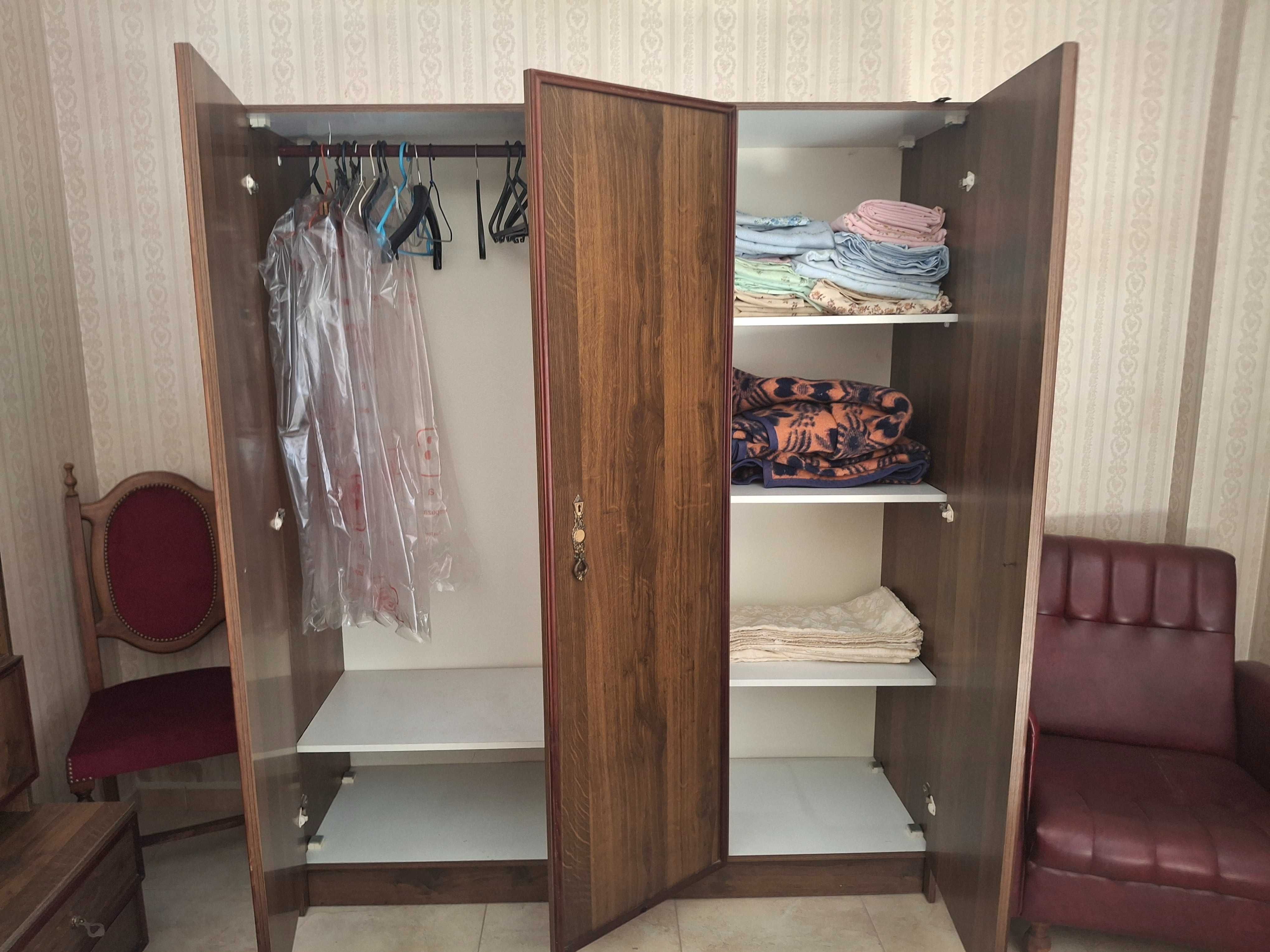 Cama casal quarto completo roupeiro