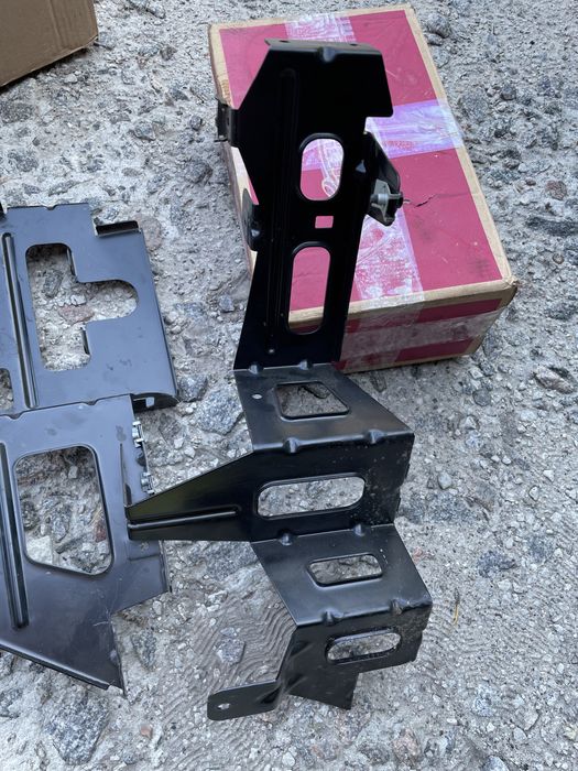 Крепление магнитолы/усилитель/навигации/CD и DVD привода BMW e46