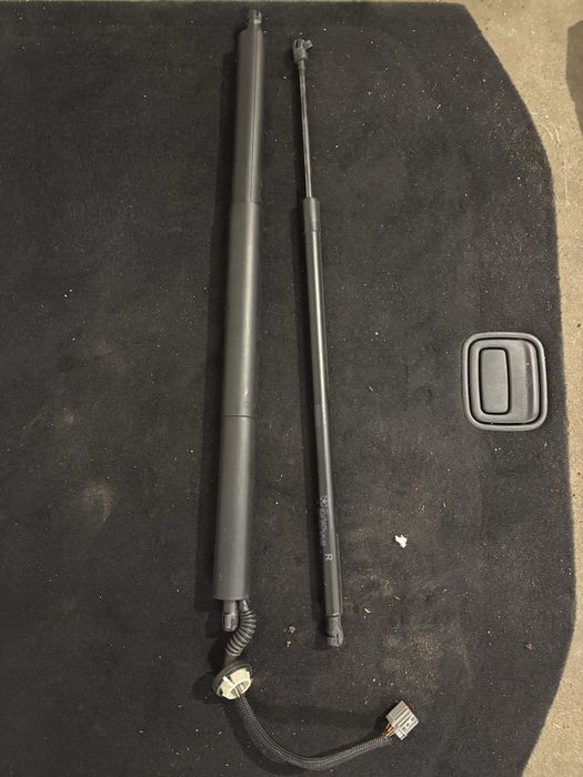 Siłownik klapy jeep grand cherokee wk2 lift