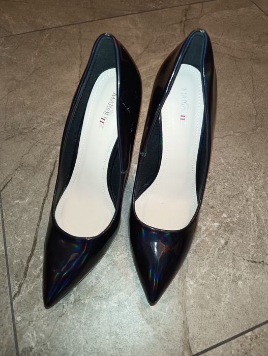 Szpilki, granatowe mieniące się. R. 40-41. Wysokie.