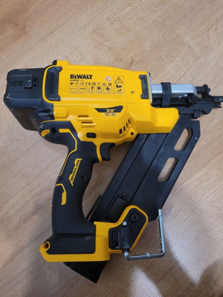 Gwoździarka dewalt DCN930