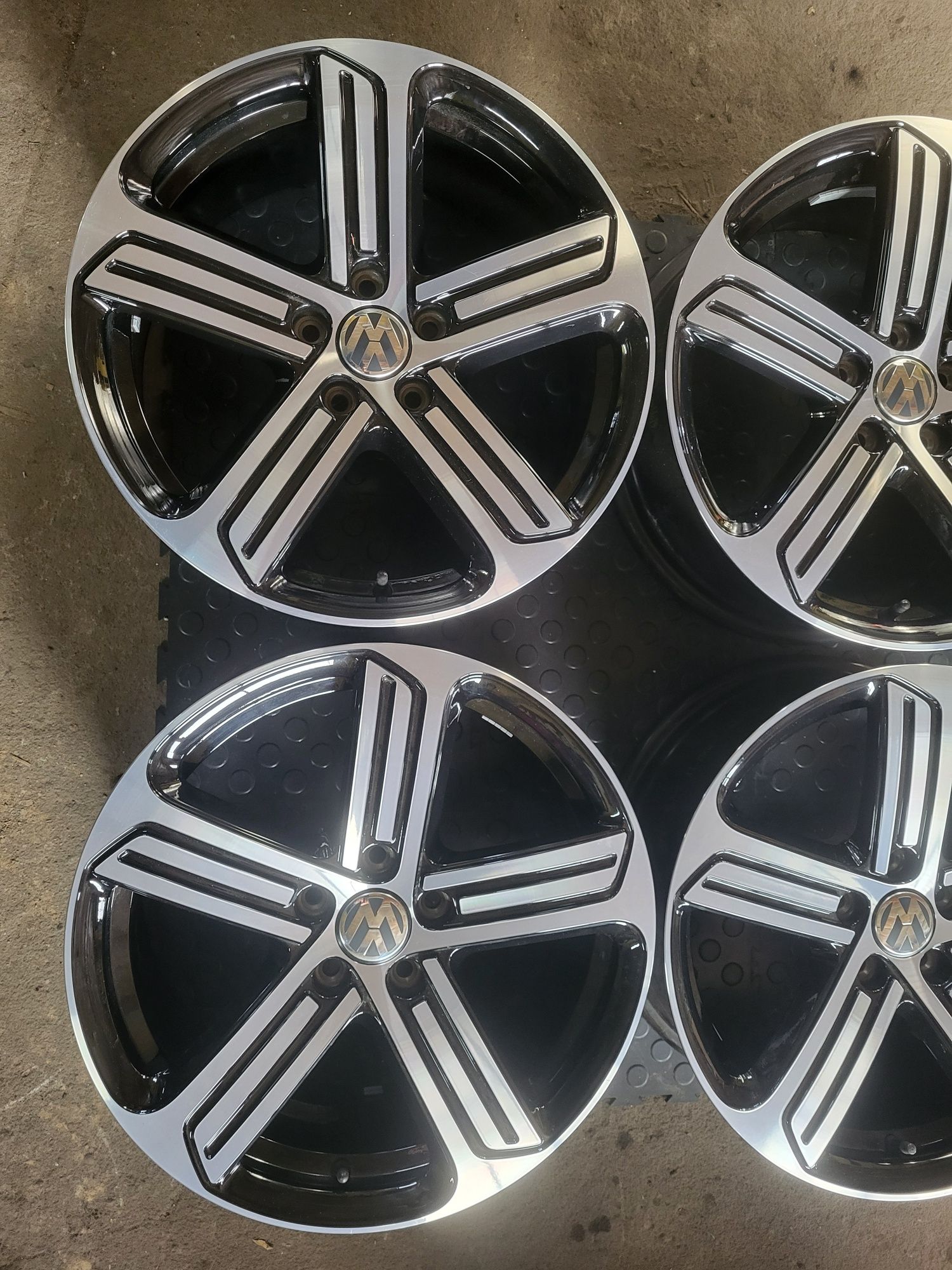 Felgi Aluminiowe 5x112 7,5Jx18 ET49 Golf VII 7 Gti R-Line