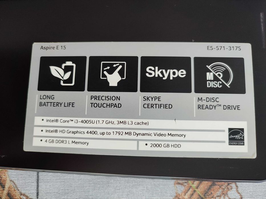 laptop Acer Aspire E15-Intel i3,4GBRam, 2 TB HD.