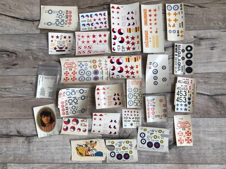 Декаль на модели самолетов.