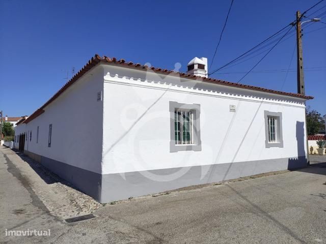 Fantástica moradia na castiça Aldeia dos Marmelos.