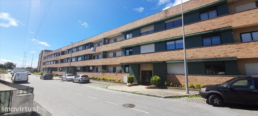 Apartamento T2 Em Rua Eduardo Joaquim Reis Figueira (Valongo)