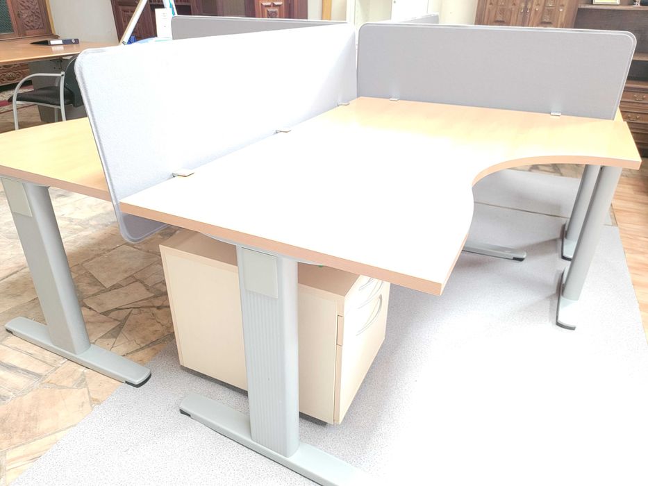 Ilha para 4 postos de trabalho - Quatro secretárias de canto - Muito