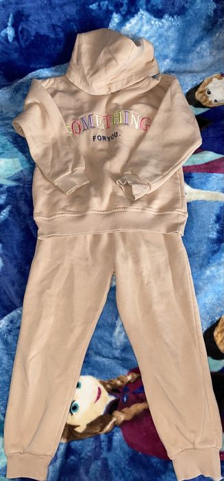 Пакет речей на дівчинку