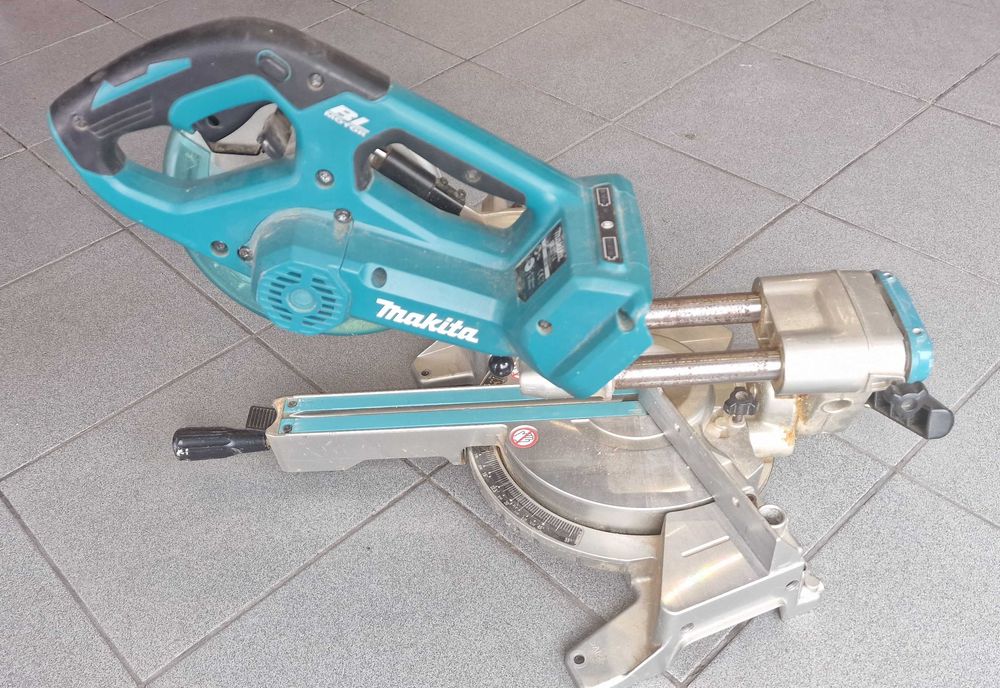 Ukośnica akumulatorowa Makita DLS714