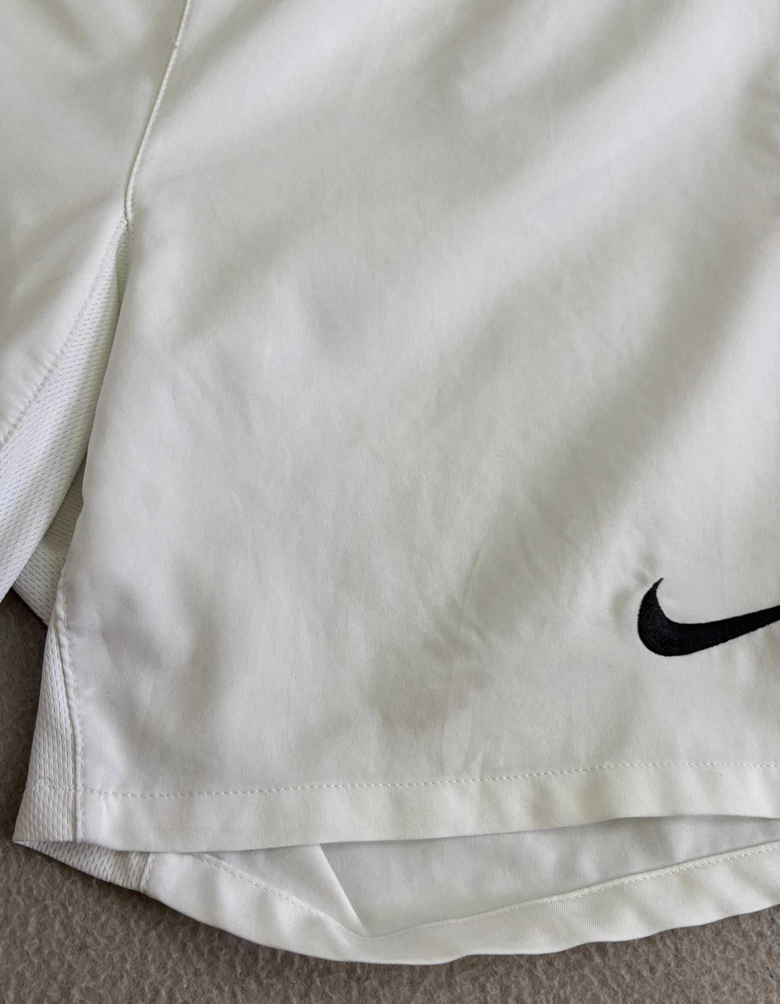 Spodenki Piłkarskie Manchester United 2009/2010 Nike roz. S