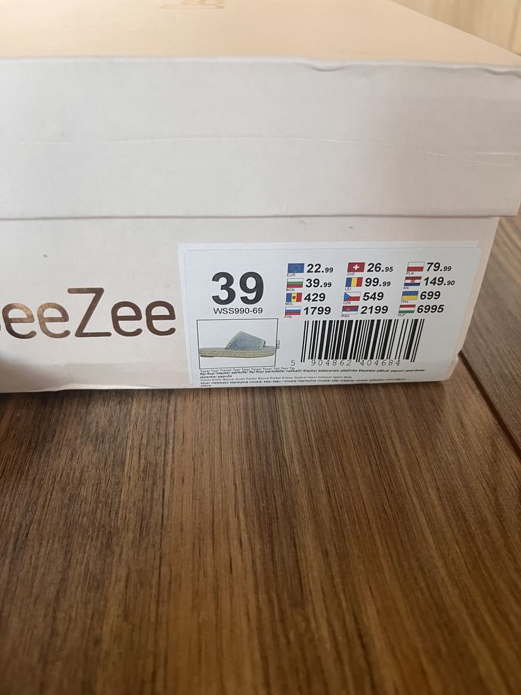 Niebieskie klapki boho na platformie