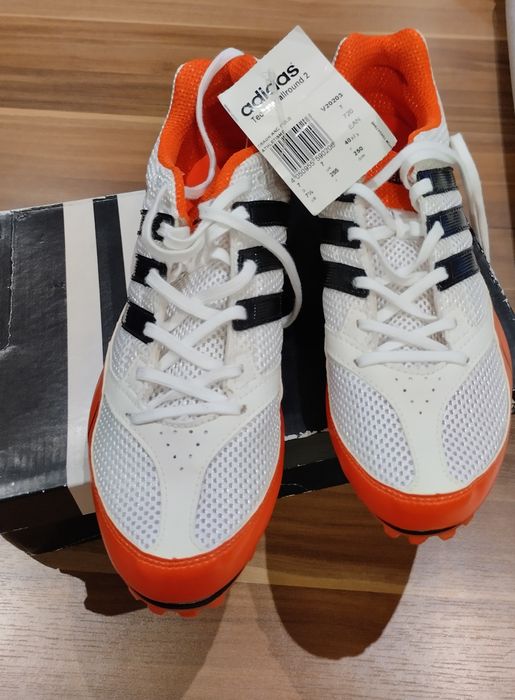 Sapatilhas de atletismo de bicos da Adidas