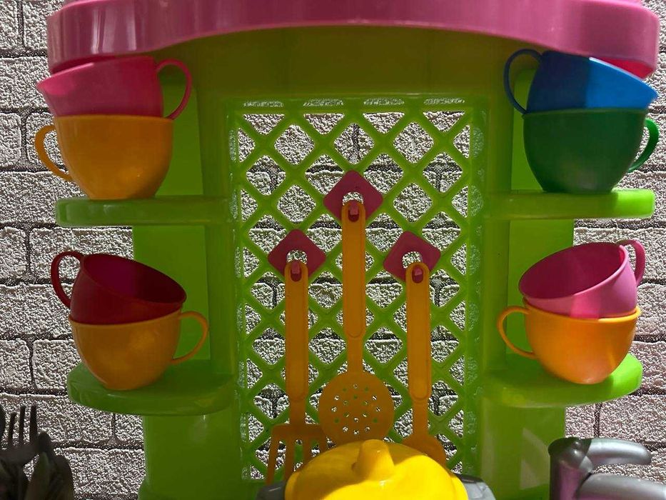 Іграшкова кухня з посудом Б/В