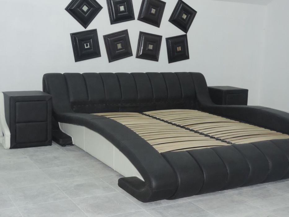 Стильне м‘яке двоспальне ліжко. Ліжко подіум.