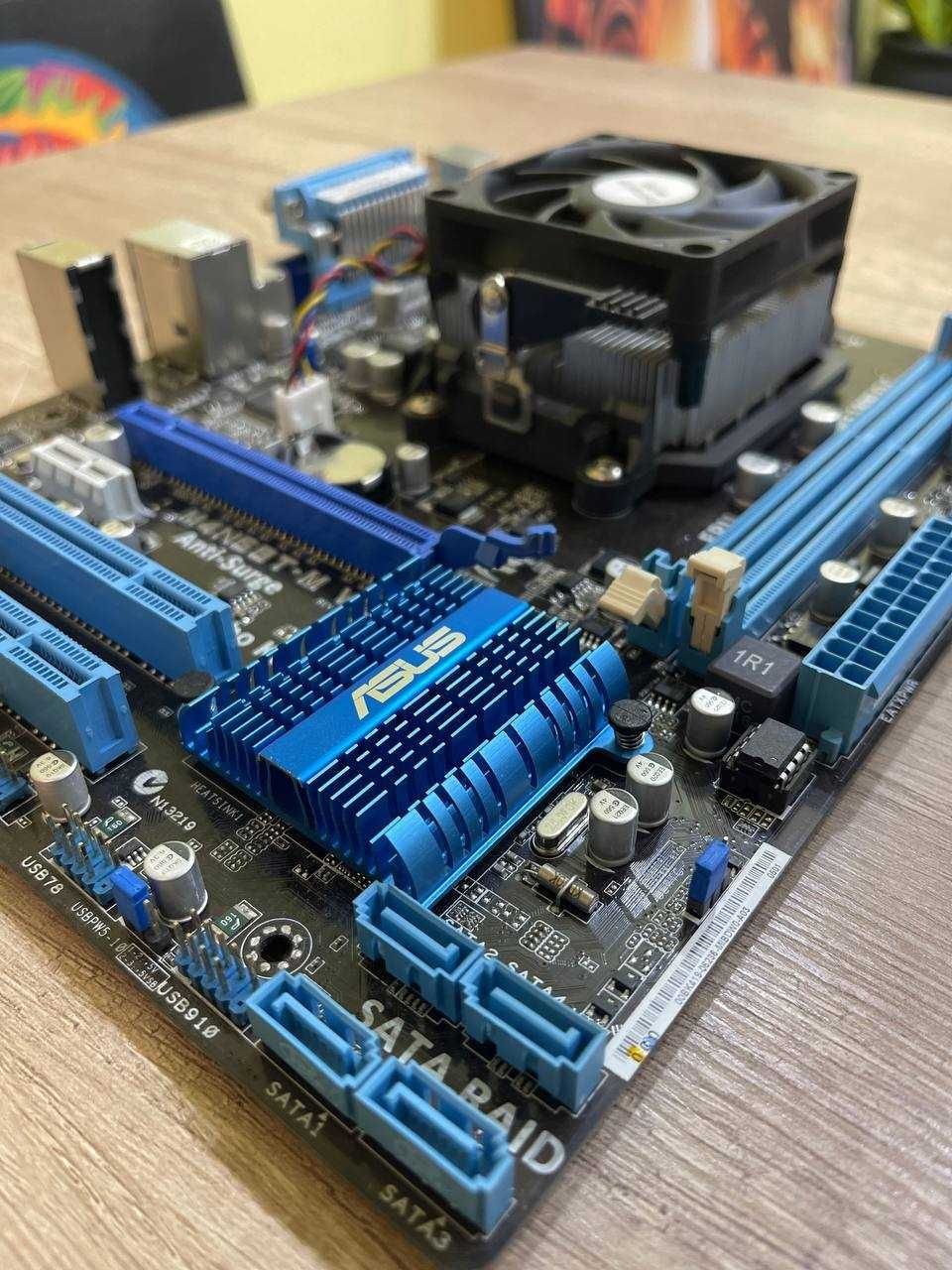 Материнська плата ASUS M4N68T-M V2