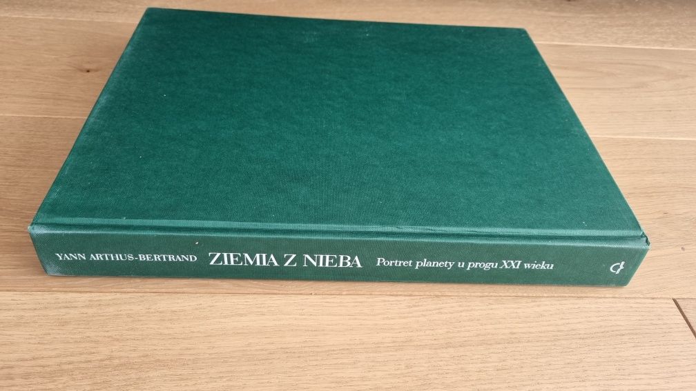 Ziemia z nieba- Portret planety u progu XXI w.