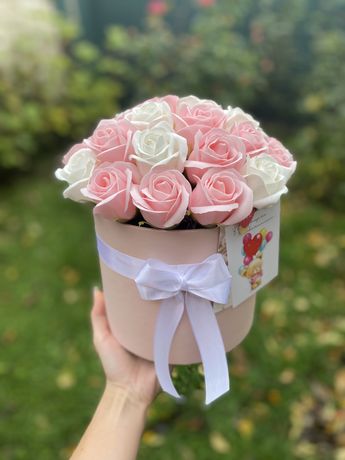 Подарунковий набір квітів з мила, шляпна коробка , мыльные розы