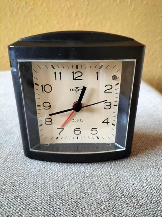 Zegarek budzik na baterie Vintage