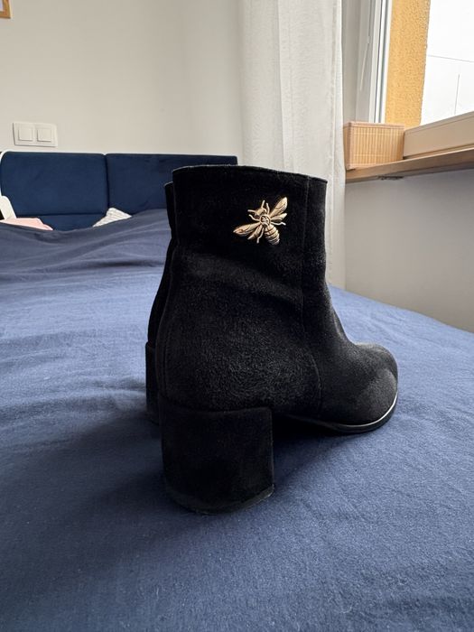 Sprzedam zamszowe botki