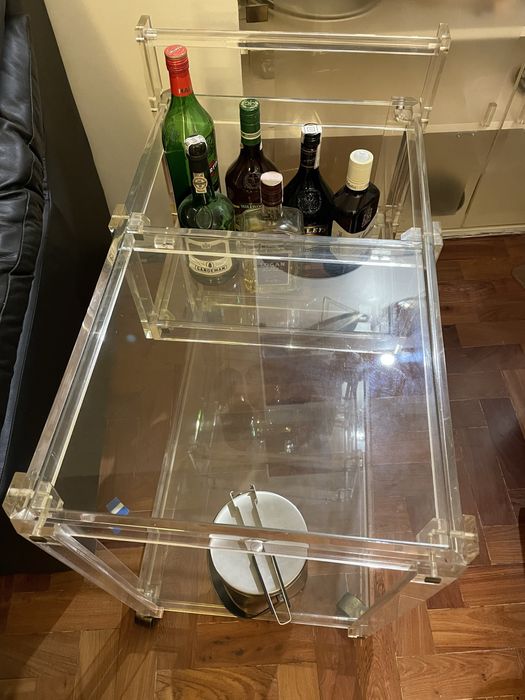 Carrinho de bebidas em acrilico