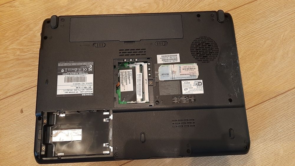 Portátil Toshiba L300-1CY