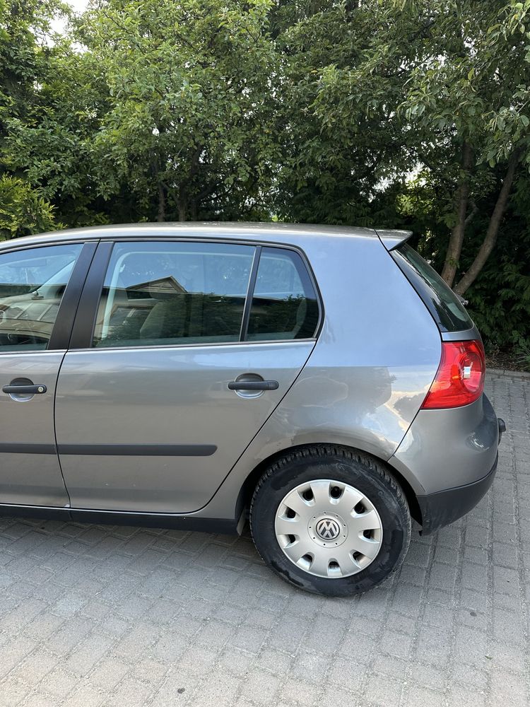 Автомобіль Volkswagen Golf 2004 1,6 Mpi
