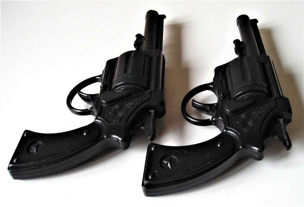 Игрушка пистолет револьвер СССР 1980-е годы