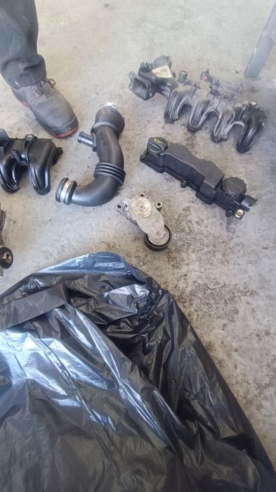 Пежо Головка і колектори  1.6 шістнадцять клапанів