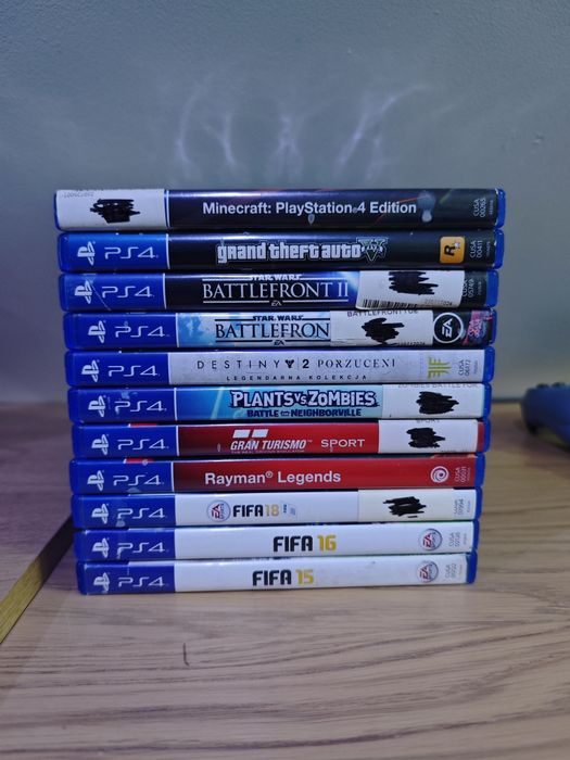 Konsola PlayStation 4 PRO 1TB, 11 Gier, 5 padów, stan idealny jak nowy