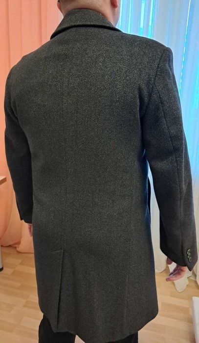 Пальто тепле, темне-сіре