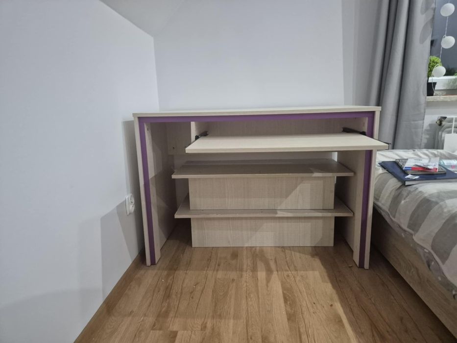 Sprzedam Biurko  z wysuwana półką